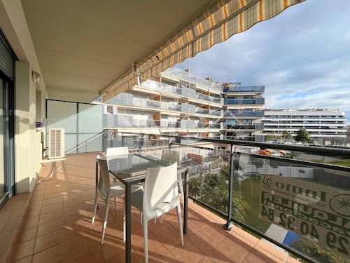 Modern apartment only 300 m. from the beach 