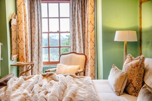 14 bedrooms, iron/ironing board, free WiFi, bed sheets
