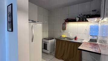 Apartment, 1 Queen-Bett und Schlafsofa, Meerblick, Erdgeschoss | Eigene Küche | Kühlschrank, Ofen, Herdplatte, Toaster