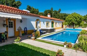 A two-story building with a swimming pool, a covered patio, and a well-maintained lawn. - Casa Vimeiro Sleeps 2 With Pets (Alcobaça)