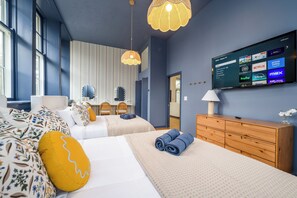 7 chambres, coffres-forts dans les chambres, bureau