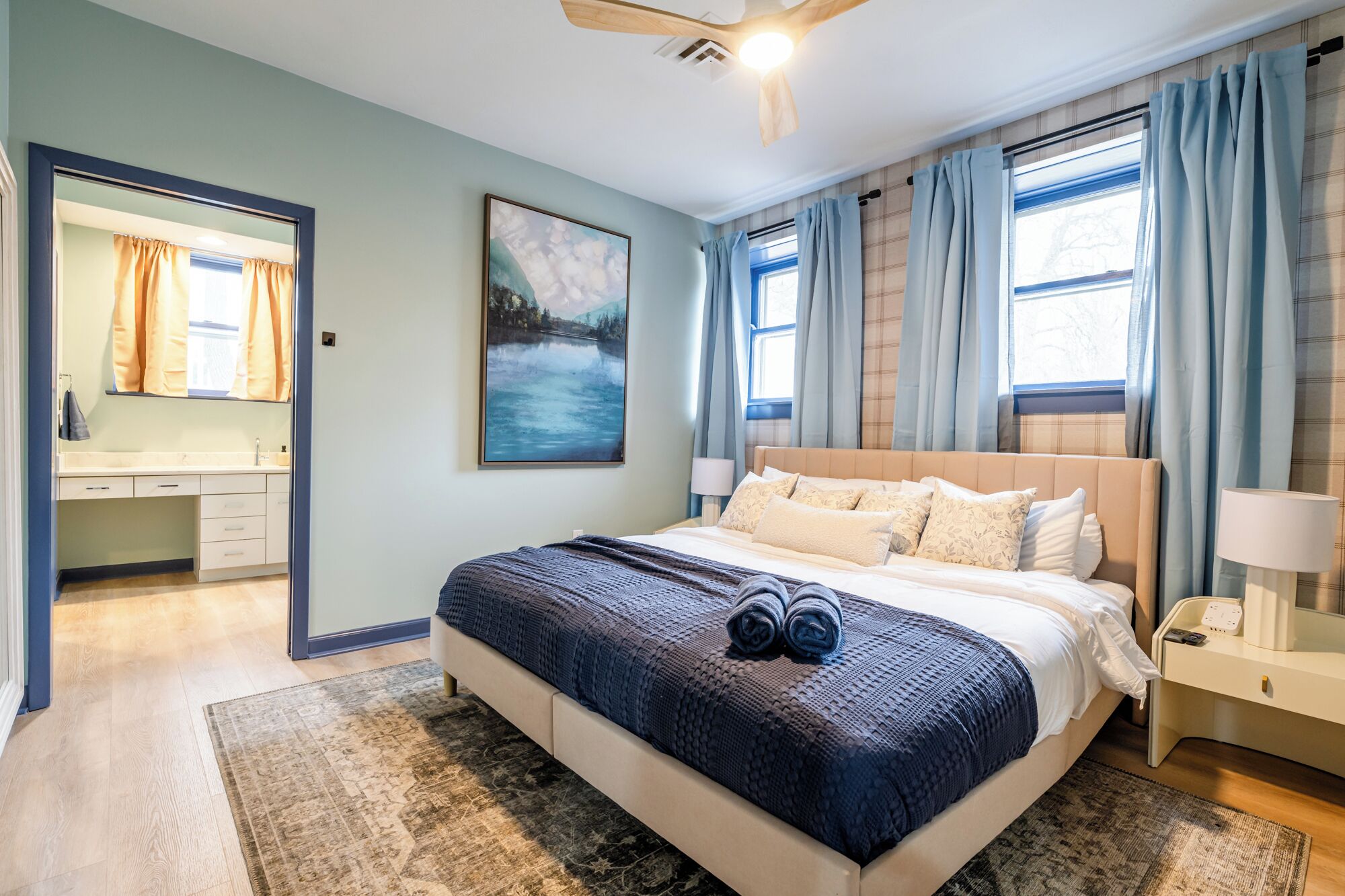 7 Schlafzimmer, Zimmersafe, Schreibtisch, Bügeleisen/Bügelbrett