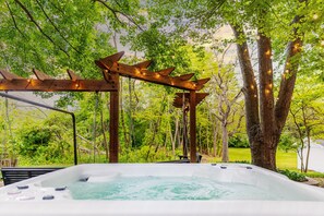 Bain à remous extérieur