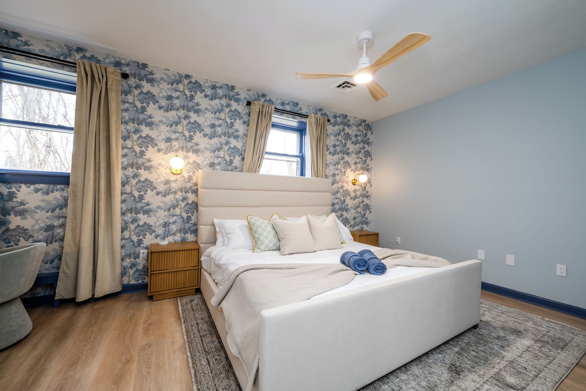 7 slaapkamers, een kluis op de kamer, een bureau