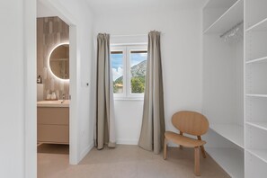 Hair dryer, towels, soap, toilet paper - Summer House Lea - Villa with heated swimming pool (Bast)