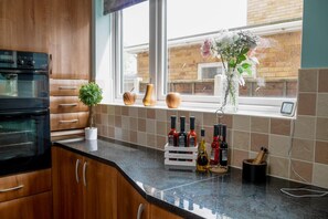 House | Private kitchen | Fridge, microwave, oven, stovetop