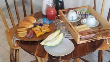 Petit déjeuner continental (15.00 BRL par personne)