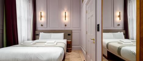 1 habitación, escritorio, acceso a internet y ropa de cama