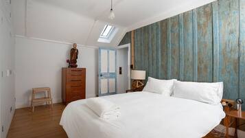 Cottage | 2 bedrooms, free WiFi, bed sheets