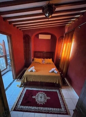 3 habitaciones, tabla de planchar con plancha, wifi y ropa de cama 