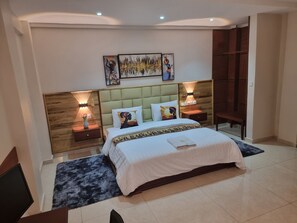 Executive Suite, City View | 1 bedroom, premium bedding, memory foam beds, individually decorated - Résidence hôtelière MEDOM Palace, Bastos (Yaoundé)