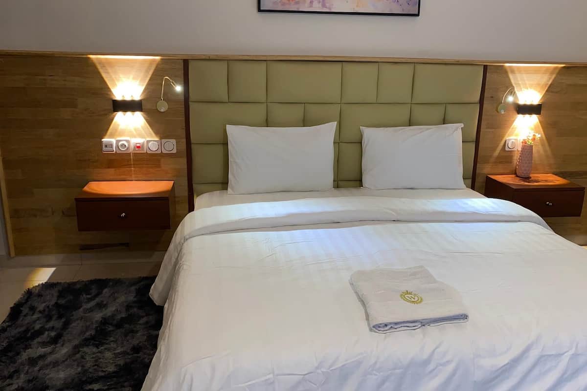 Deluxe Suite, City View | 1 bedroom, individually decorated, individually furnished, desk