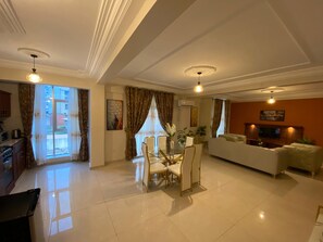 Executive Suite, City View | Living area | 40-inch Smart TV with satellite channels, offices, computer monitors - Résidence hôtelière MEDOM Palace, Bastos (Yaoundé)