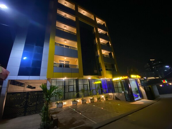 Front of property - Résidence hôtelière MEDOM Palace, Bastos (Yaoundé)