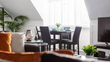 Apartment | Dining
