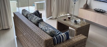 Promoção, 3 quartos sendo duas suítes, um banheiro, vista mar perto do centro 