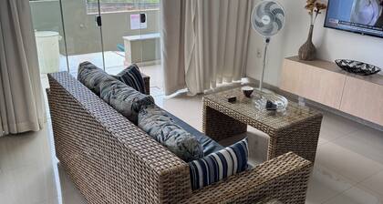 Promoção, 3 quartos sendo duas suítes, um banheiro, vista mar perto do centro