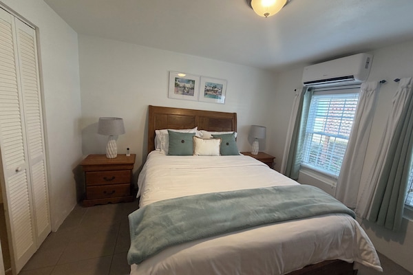 2 soverom, skrivebord, strykejern/-brett og wi-fi (inkludert)