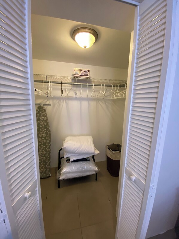 Interior - Charming 2-bedroom apartment with WiFi and AC in Devonshire (Devonshire)