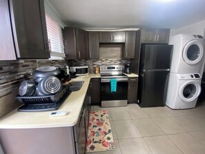 雪櫃、微波爐、焗爐、爐具