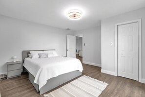 2 chambres, fer et planche à repasser, Wi-Fi, draps fournis