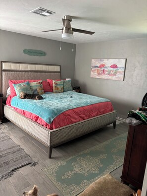 2 bedrooms, iron/ironing board, WiFi, bed sheets