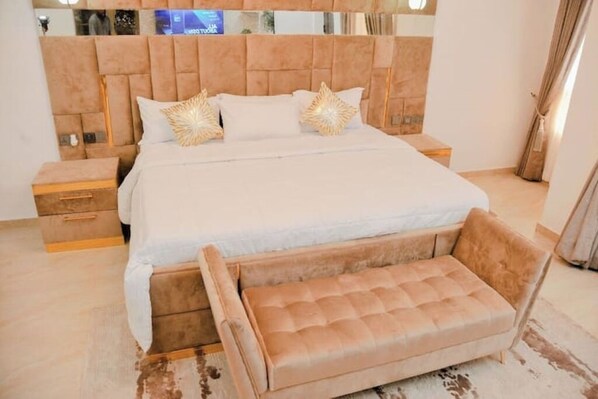 2 bedrooms, iron/ironing board, WiFi