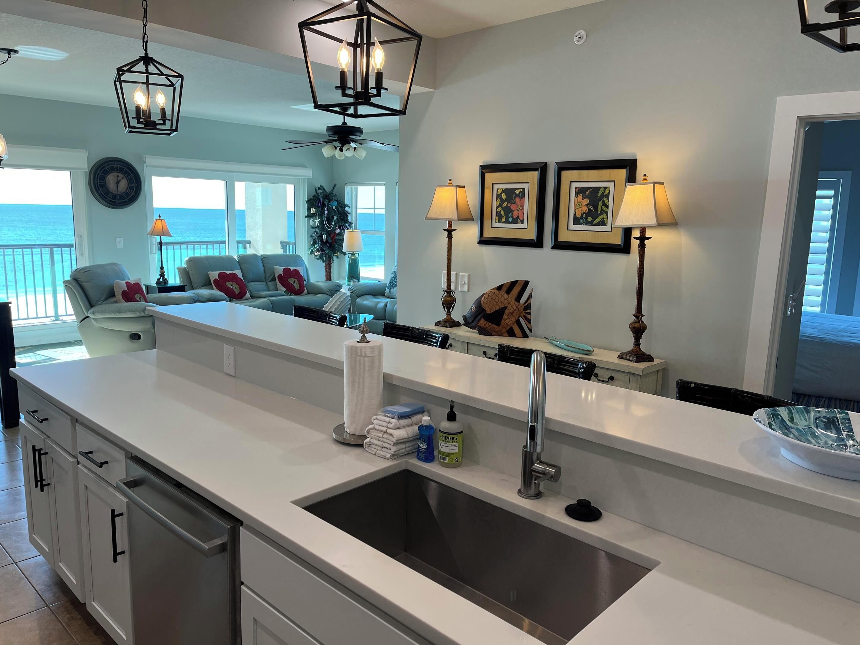 Condo, vista al océano | Cocina privada | Refrigerador con congelador, microondas, horno y parrilla de estufa 