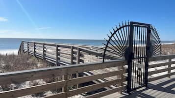 Am Strand, weißer Sandstrand, Angeln