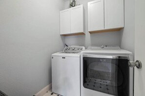 Interior - Ran · Artist Retreat in North Austin | Endless Amenities (Leander)