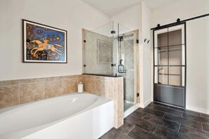 Shower - Ran · Artist Retreat in North Austin | Endless Amenities (Leander)