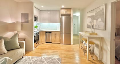 Happy-Clean-New Home in Heart of NYC w/ wifi and laundry