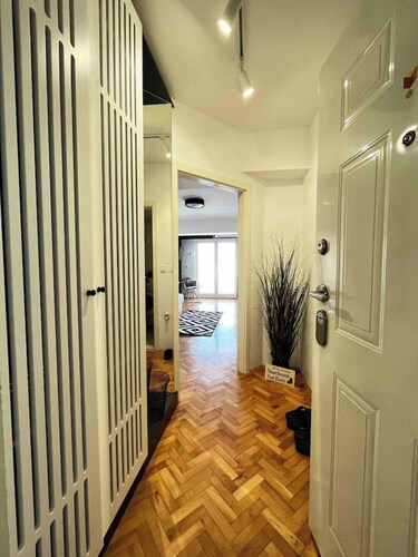 Super central ⭐ 1 min to lake & old city ⭐ private parking