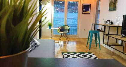 Super central ⭐ 1 min to lake & old city ⭐ private parking