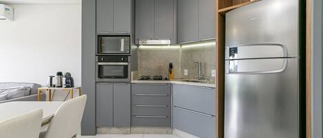 Fridge, microwave, oven, coffee/tea maker