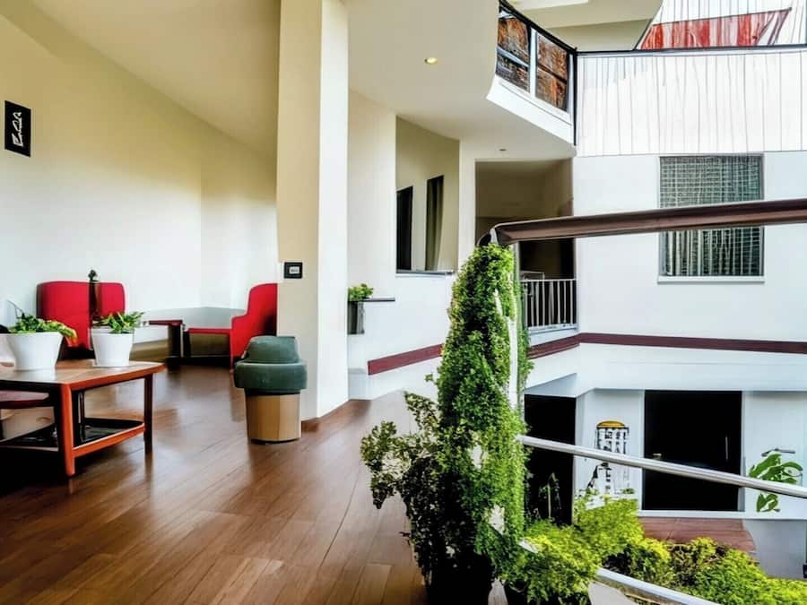 TV connectée de 43 pouces avec chaßnes par cùble