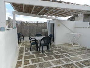 Outdoor dining - HOUSE IN THE COURT WITH TERRACE in the historic center of Taviano 7 km from the sea (Taviano)