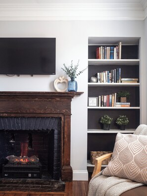 Interior - Charming Townhome in Vibrant Little Italy: Your Perfect Baltimore Getaway! (Baltimore)