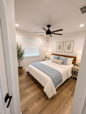 4 bedrooms, iron/ironing board, WiFi, bed sheets