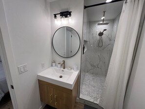 Hair dryer, towels, toilet paper - Coastal 4BR Pool Home  – Close to Beach 12mins (Sarasota)