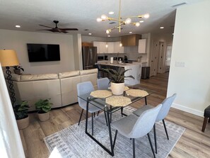 Dining - Coastal 4BR Pool Home  – Close to Beach 12mins (Sarasota)