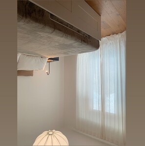 1 habitación, tabla de planchar con plancha, wifi y ropa de cama 