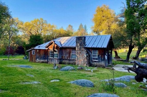 Gilded Gateway: 1880S Miners Cabin 2bed 2bath. Minutes from Historic Mariposa. 