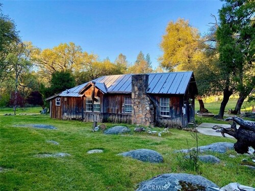 Gilded Gateway: 1880S Miners Cabin 2bed 2bath. Minutes from Historic Mariposa. 