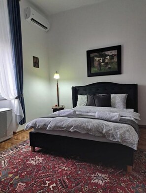 1 bedroom, iron/ironing board, free WiFi, bed sheets - Weisz Apartment- City Center - Free Private Parking - Wifi - Aircondition (Carei)