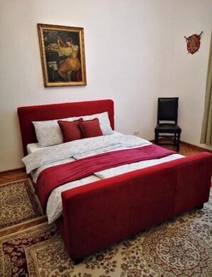 1 dormitori, planxa i posts de planxar, wifi gratuïta i roba de llit