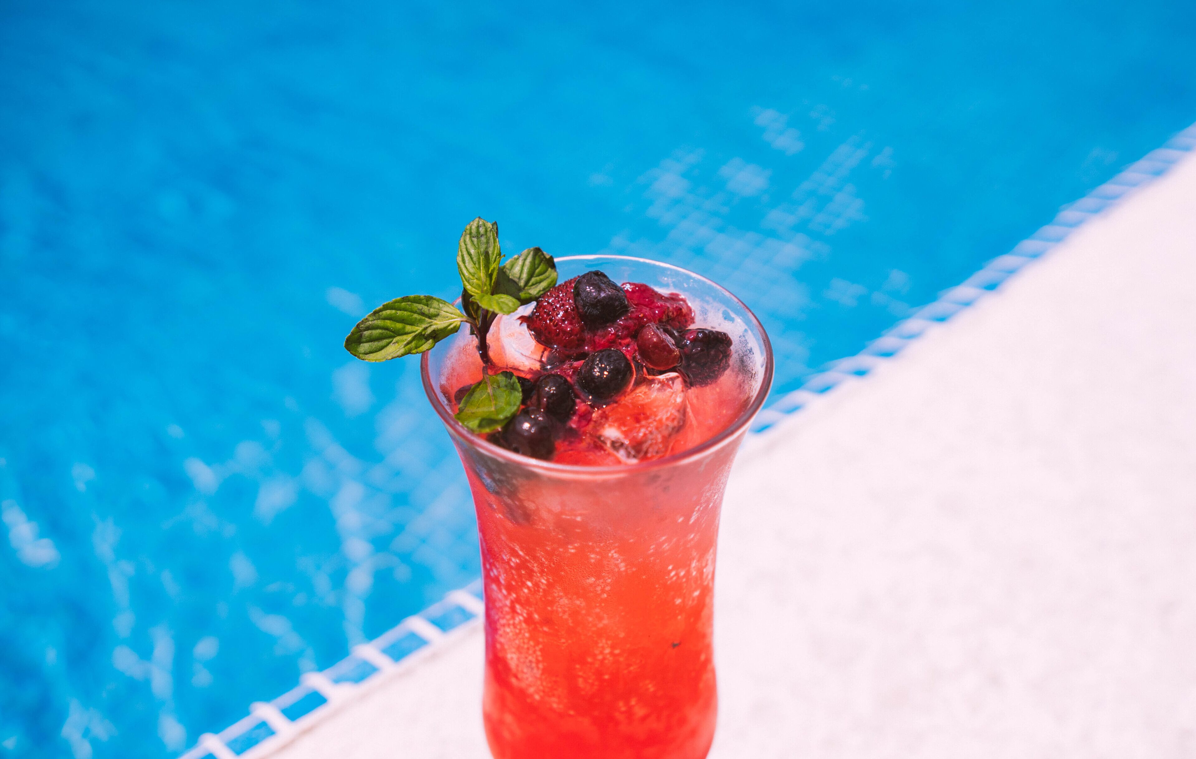 Bar junto a la piscina