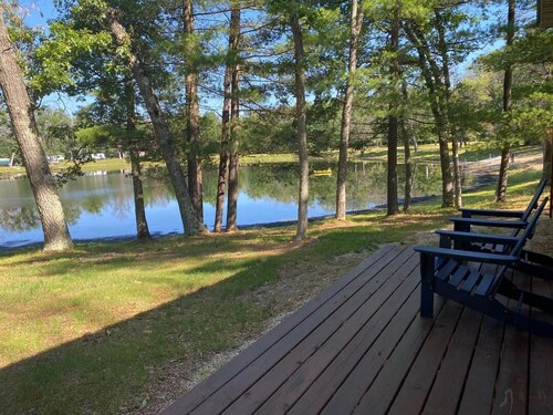 Charming cabin with indoor Pickleball court! Unlimited access during the weekday