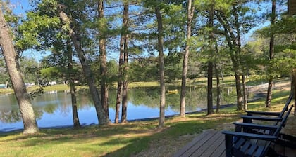 Charming cabin with indoor Pickleball court! Unlimited access during the weekday