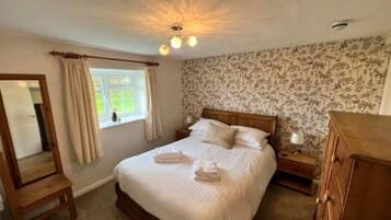 1 slaapkamer, een strijkplank/strijkijzer, gratis wifi, beddengoed